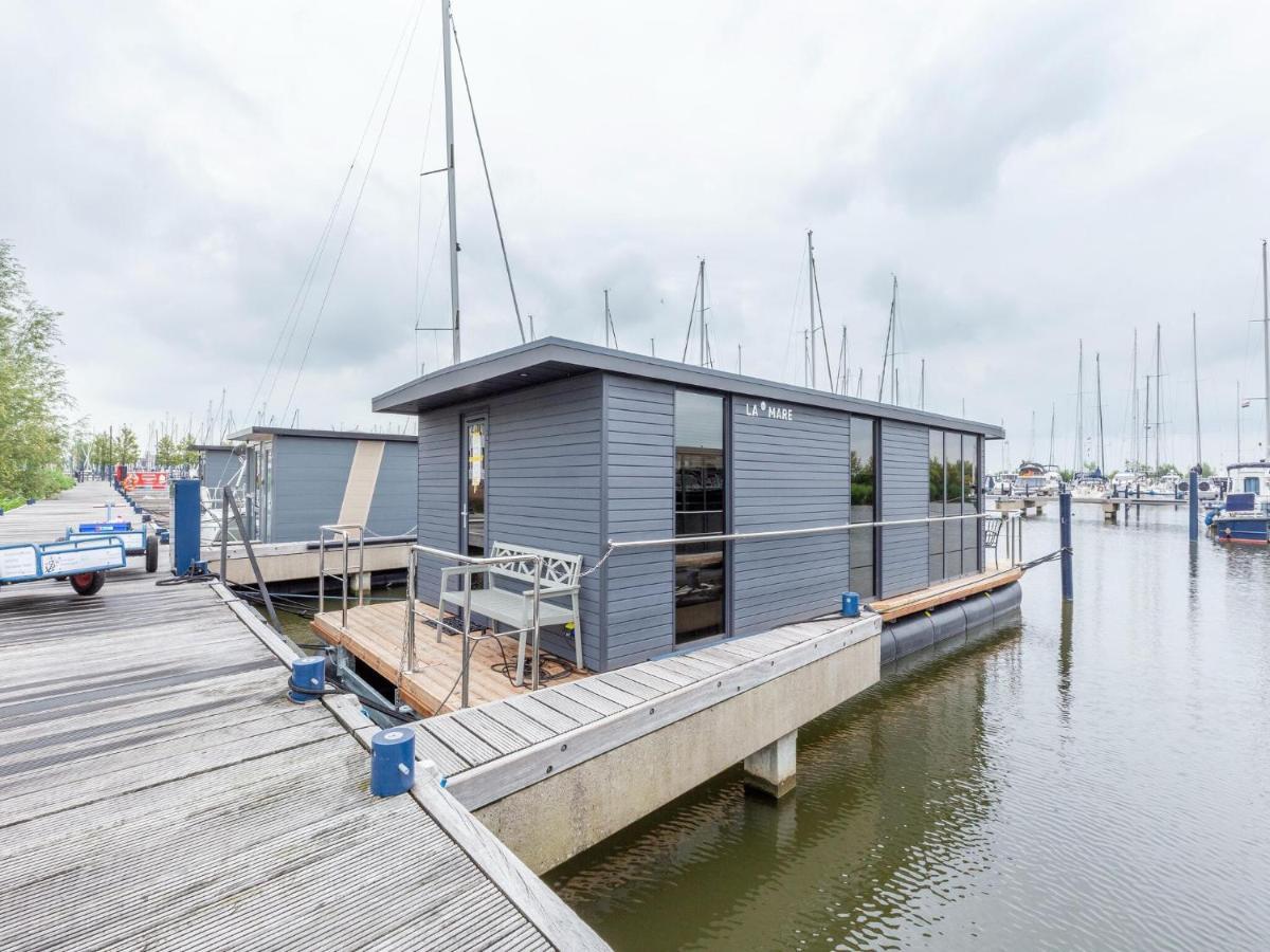 فندق Luxury Houseboat In Volendam Marina المظهر الخارجي الصورة