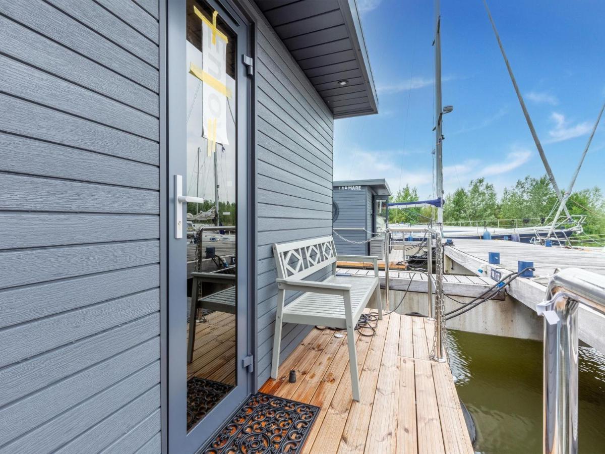 فندق Luxury Houseboat In Volendam Marina المظهر الخارجي الصورة