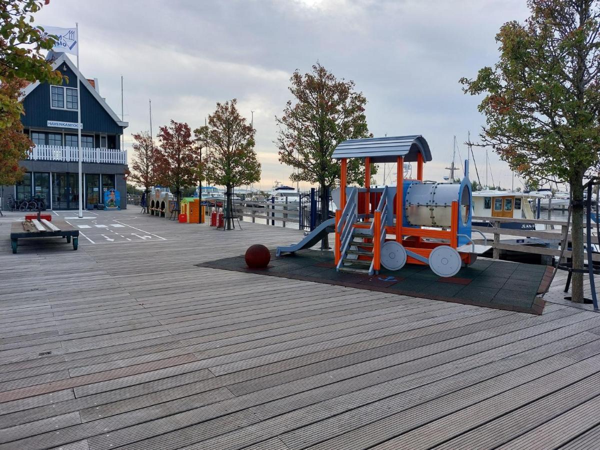 فندق Luxury Houseboat In Volendam Marina المظهر الخارجي الصورة