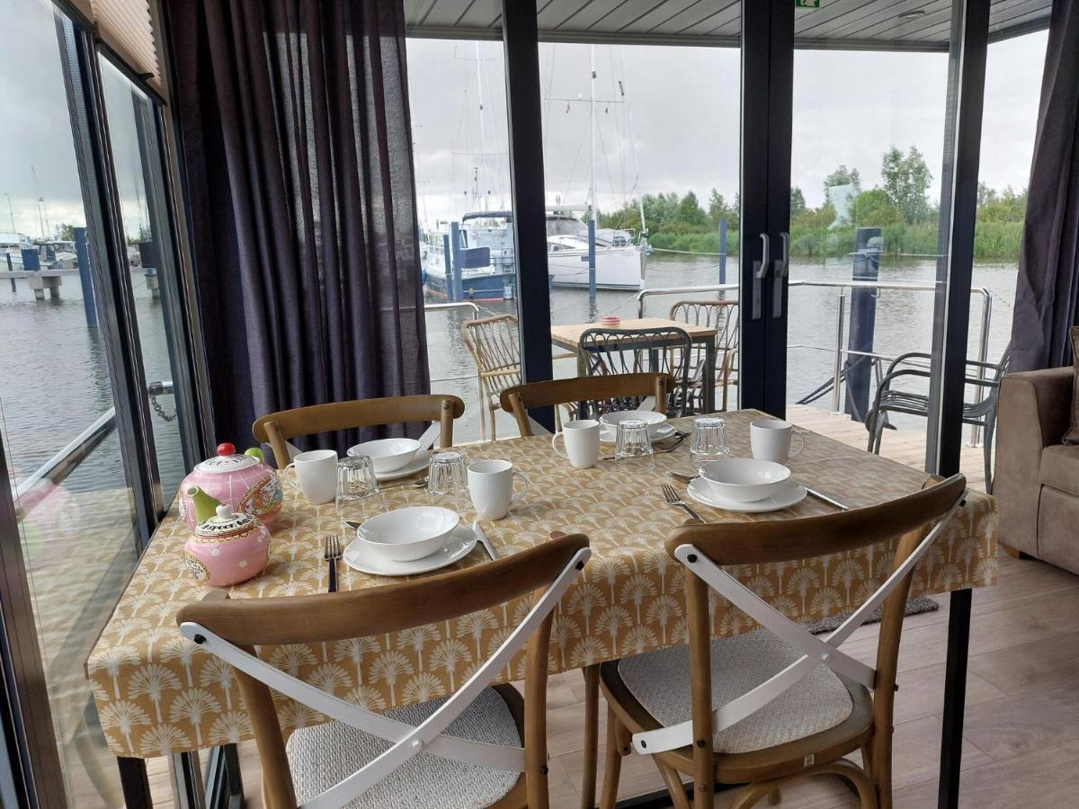 فندق Luxury Houseboat In Volendam Marina المظهر الخارجي الصورة