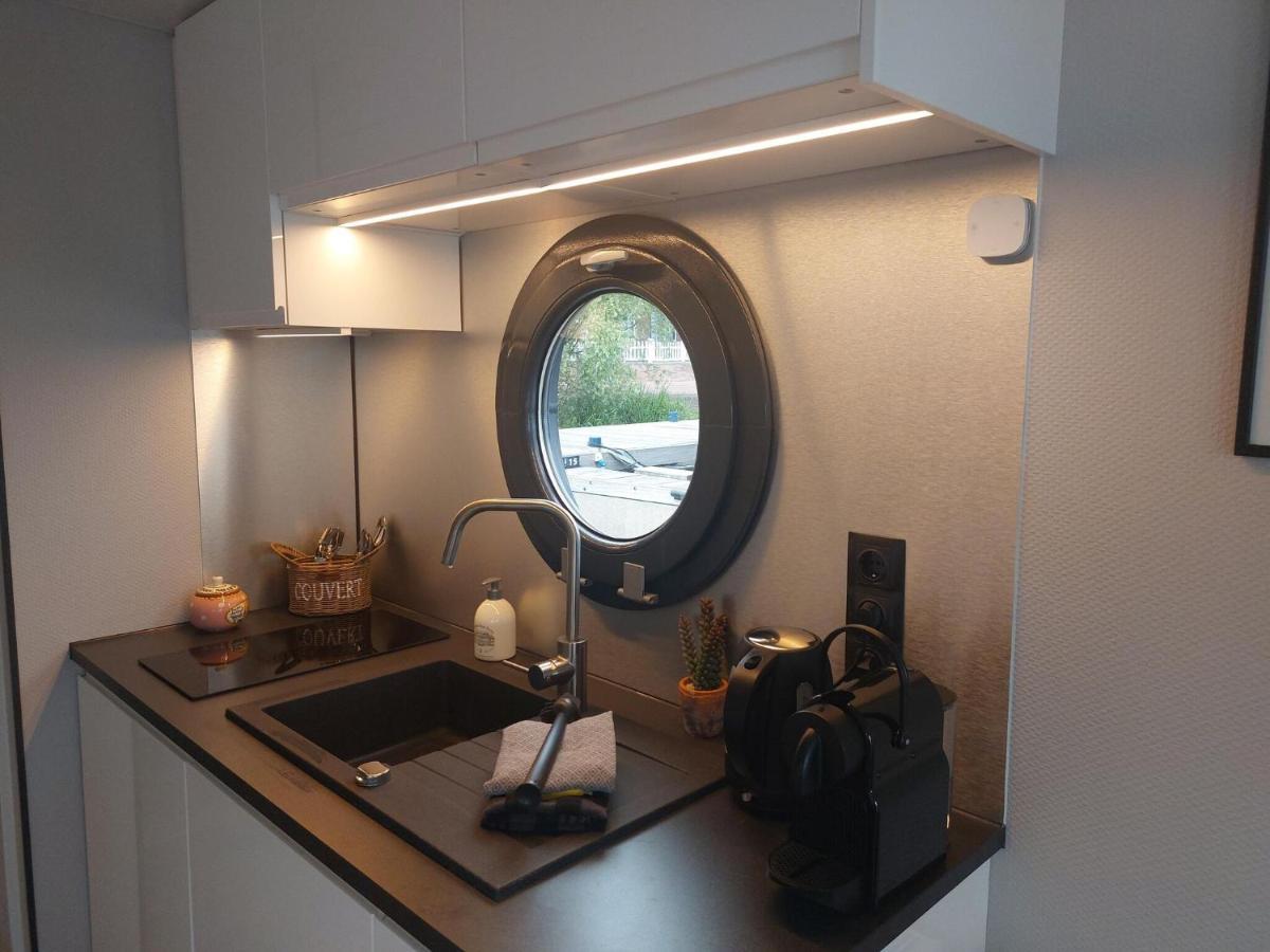 فندق Luxury Houseboat In Volendam Marina المظهر الخارجي الصورة