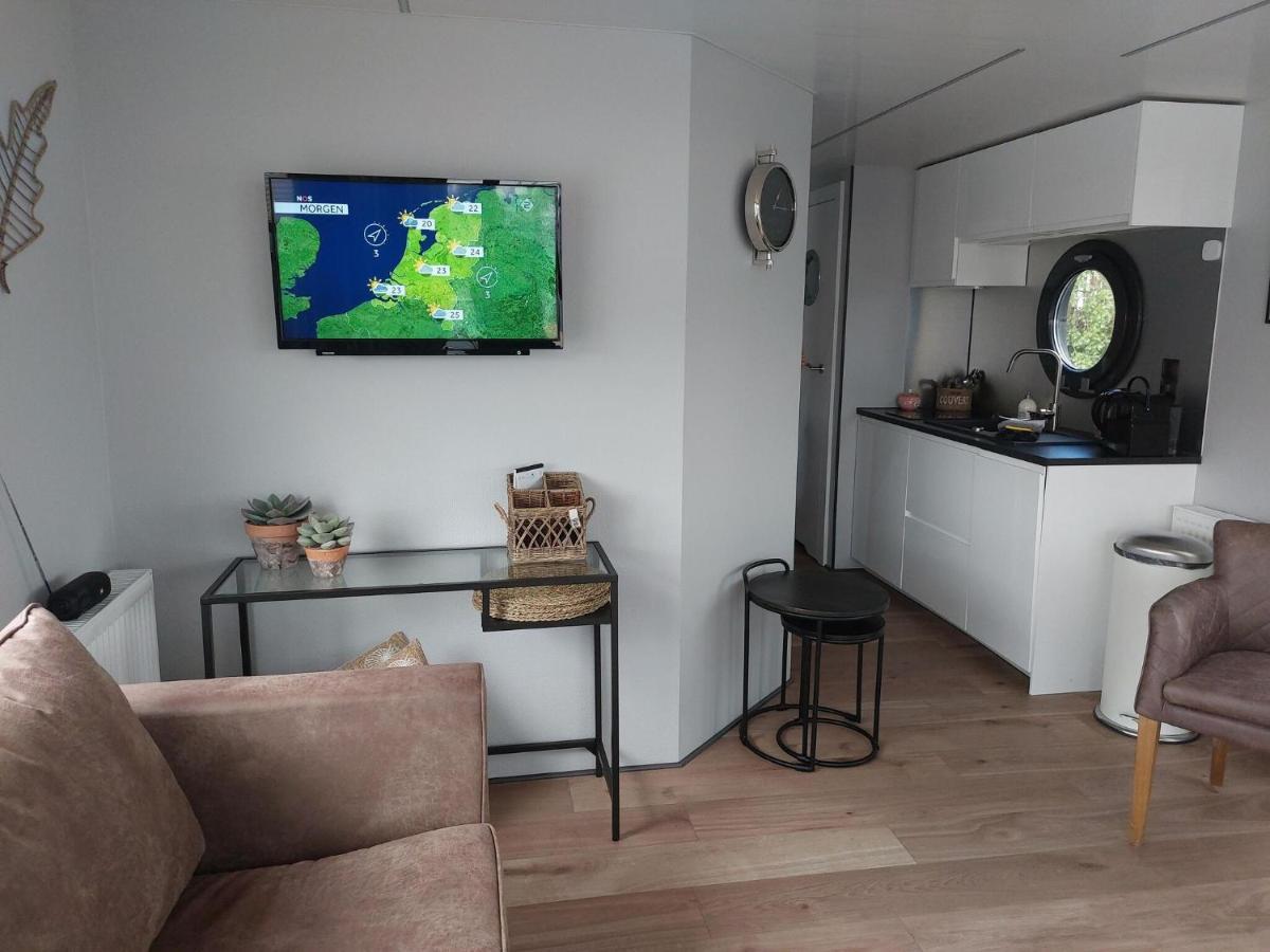 فندق Luxury Houseboat In Volendam Marina المظهر الخارجي الصورة