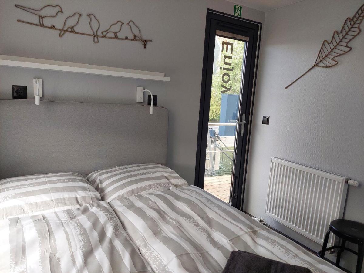 فندق Luxury Houseboat In Volendam Marina المظهر الخارجي الصورة